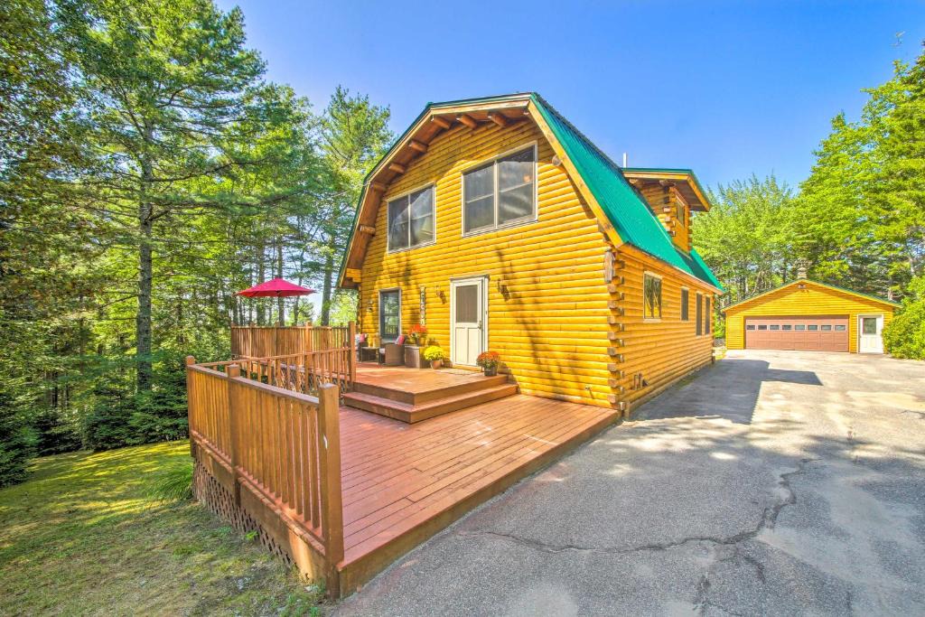 Gouldsboro House | Spacious Down East Cabin with Deck and Views!