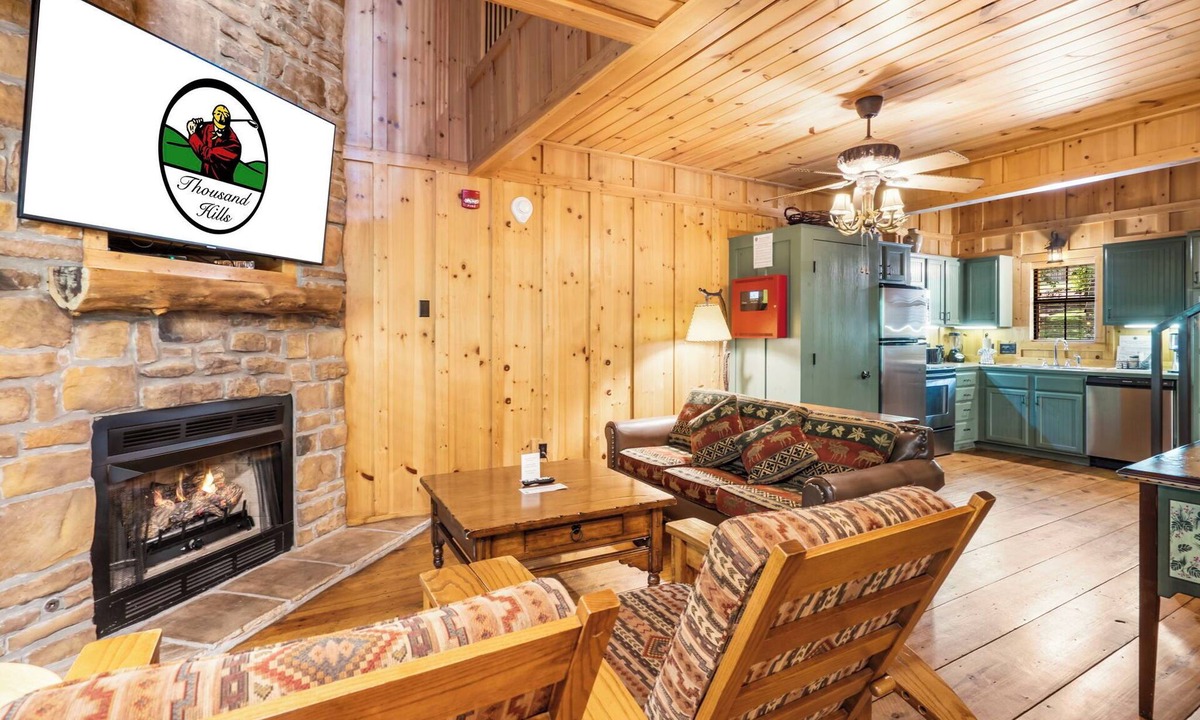 Branson Cabin | Spacious Family Cabin with Jetted Tub