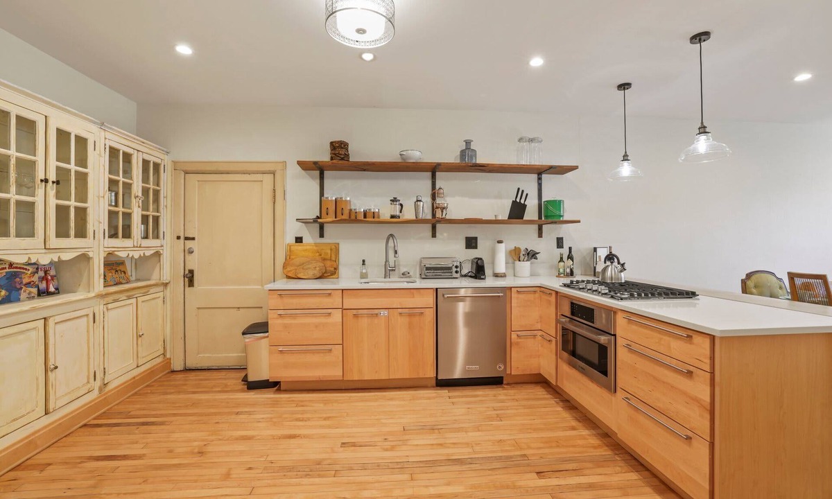 Italian Village House | Spacious Historic Manor in Short North - Perfect for Large Groups!
