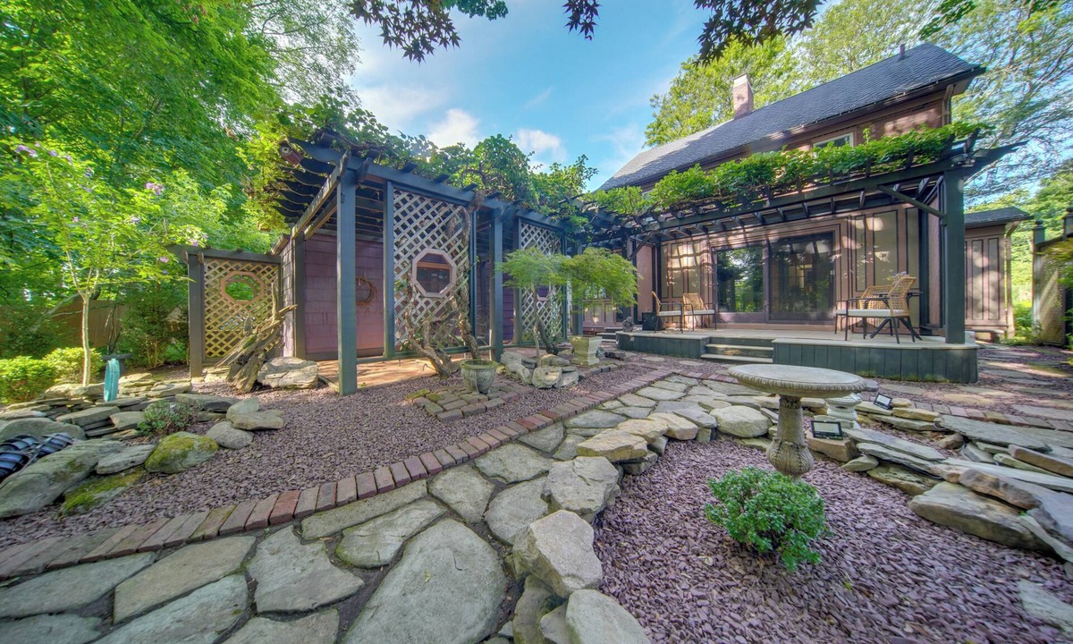 Jamestown Cottage | Spacious Jamestown Home Near Nat'l Comedy Center!