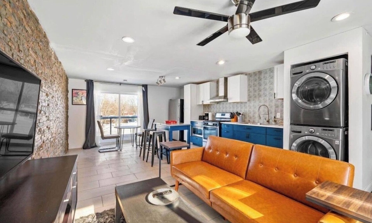 Madison Apartment | Spacious modern living in a quite neighborhood
