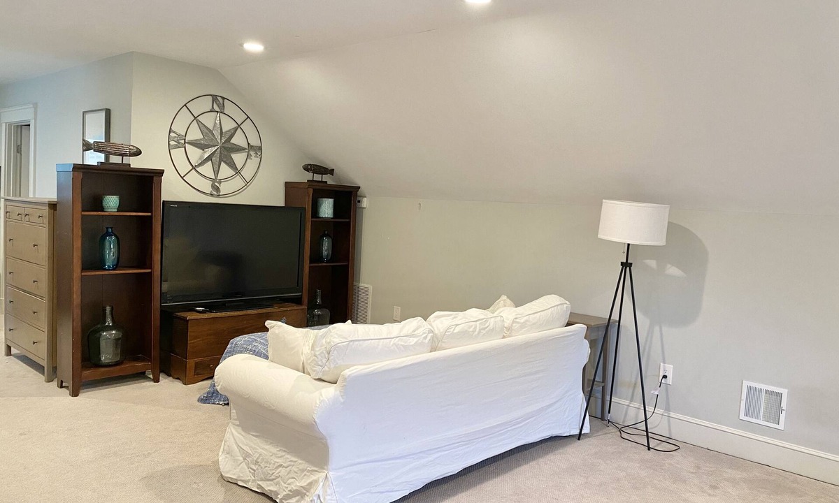 Marblehead House | Spacious private 3rd floor studio suite with private ensuite bathroom
