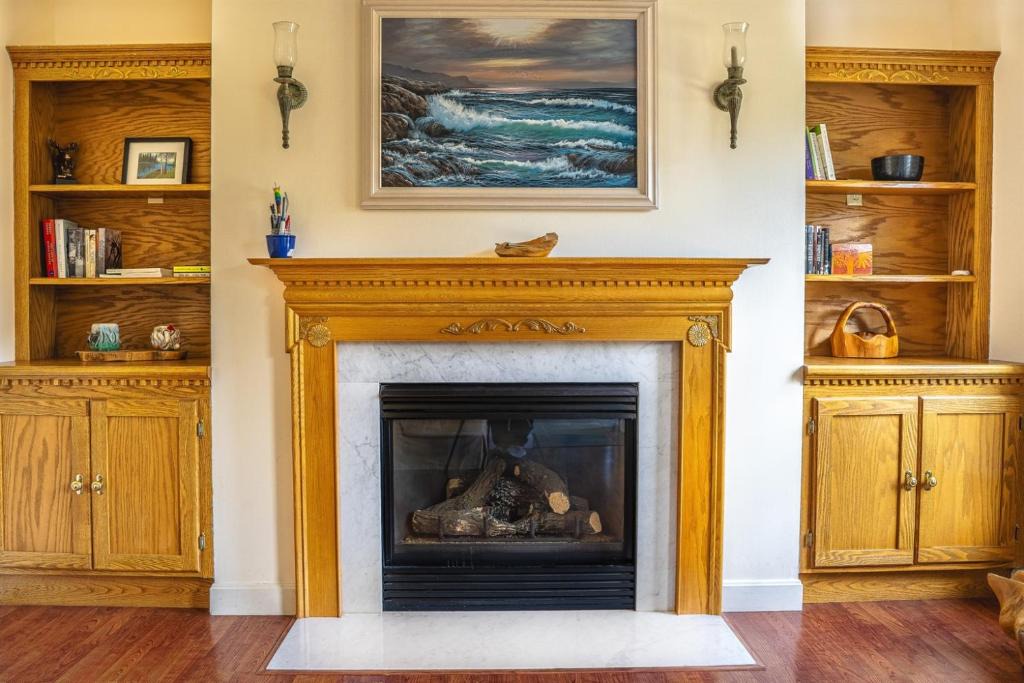 Southwest Harbor House | Spacious Seven Peaks Ridge Quiet Side Hot Tub, Pet Friendly, Fire Pit & Deck