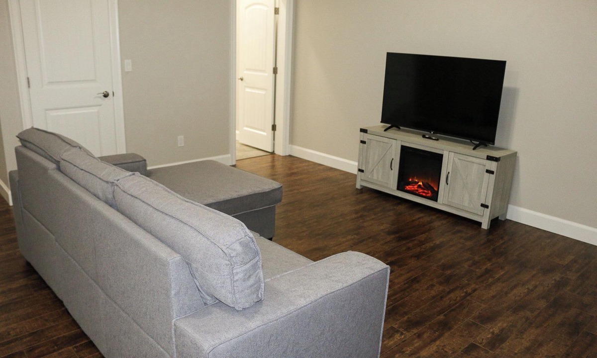 Kamloops House | Spacious Suite