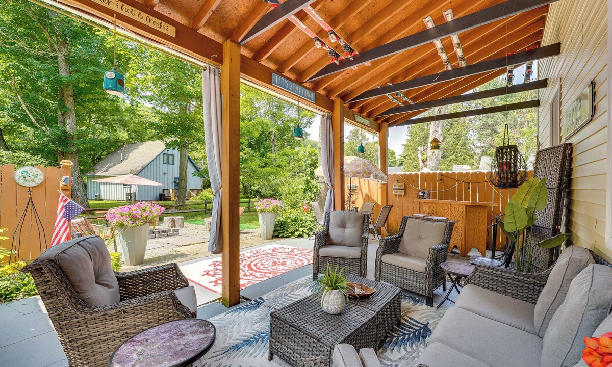 Ellicottville Cottage | Spacious Victorian Home 1/4 Mi to Holiday Valley!