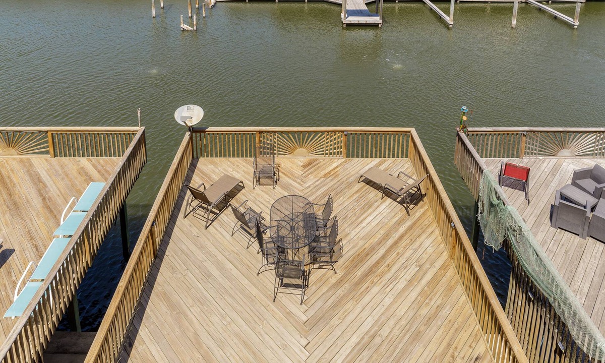 Corpus Christi House | Spacious Waterfront Retreat | Balcony, Huge Deck & Views