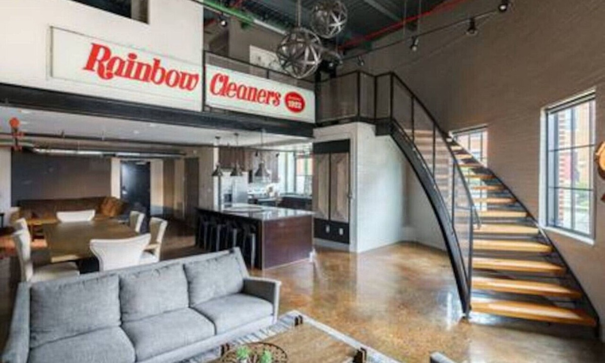 Italian Village Apartment | Spacious Wonderbread Loft