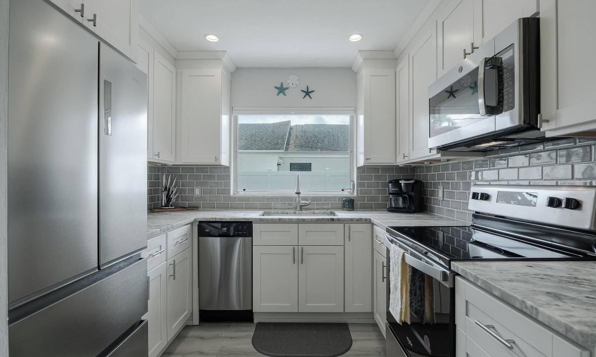 Naples Park Villa | Spectacular 4 bedroom Villa close to beaches in highly desirable Naples Park, FL