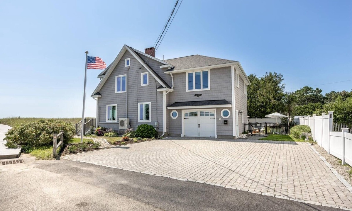 Ocean Park Cottage | Spectacular Oceanfront Property Offering Bold Panoramic Views of Saco Bay !
