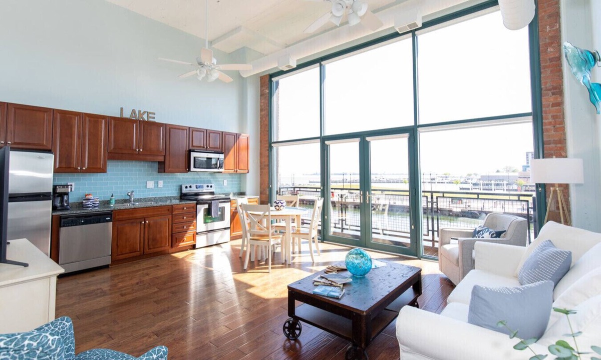 Sandusky Condo | Spectacular Waterfront Condo Retreat For 6 w/Cedar Point View!