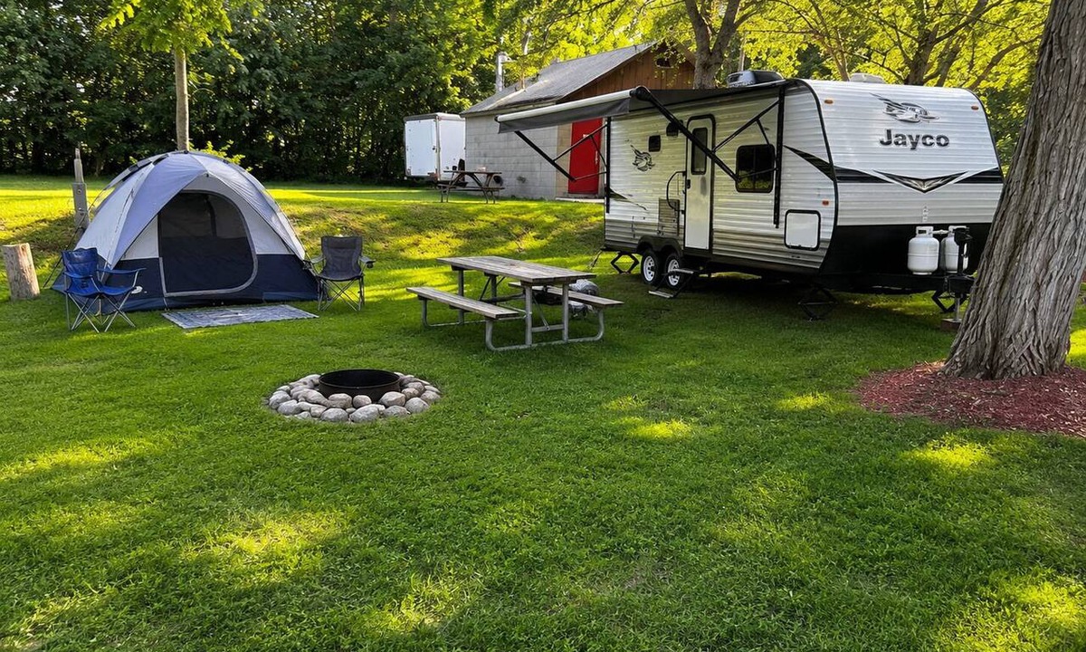 Hamilton Township Resort | Spot 16 – Comfortable Full-Service Campsite