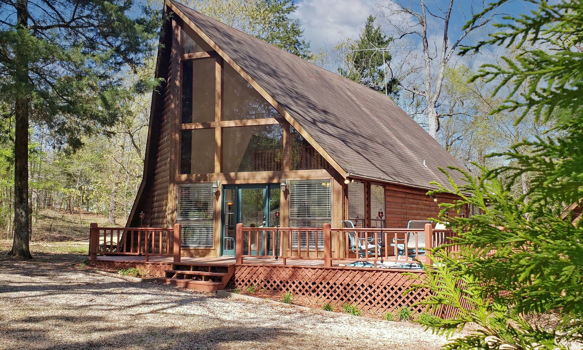 Whispering Hills House | Springtime is here! Hot tub, Fire Pit, Dogs Welcome!