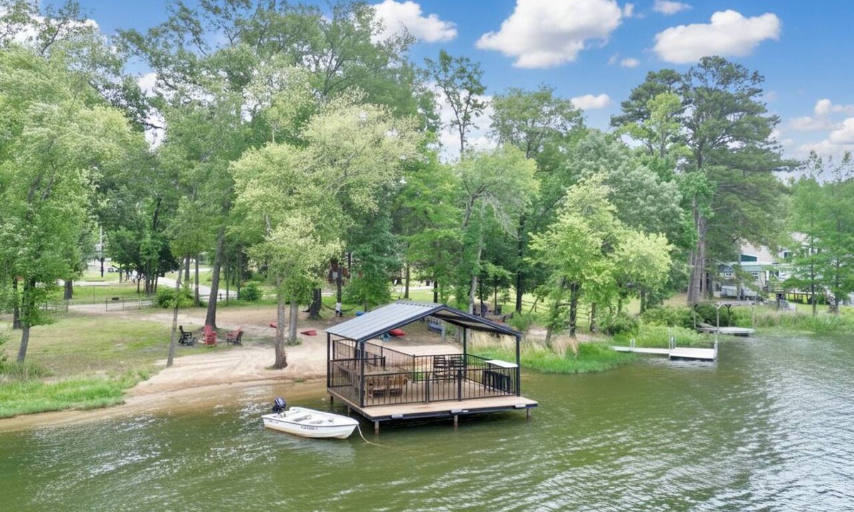 Mineola House | Stargazer Waterfront Luxe Retreat ✨Sand Beach 🎣Awesome Fishing🔥Campfires🛶Kayaks