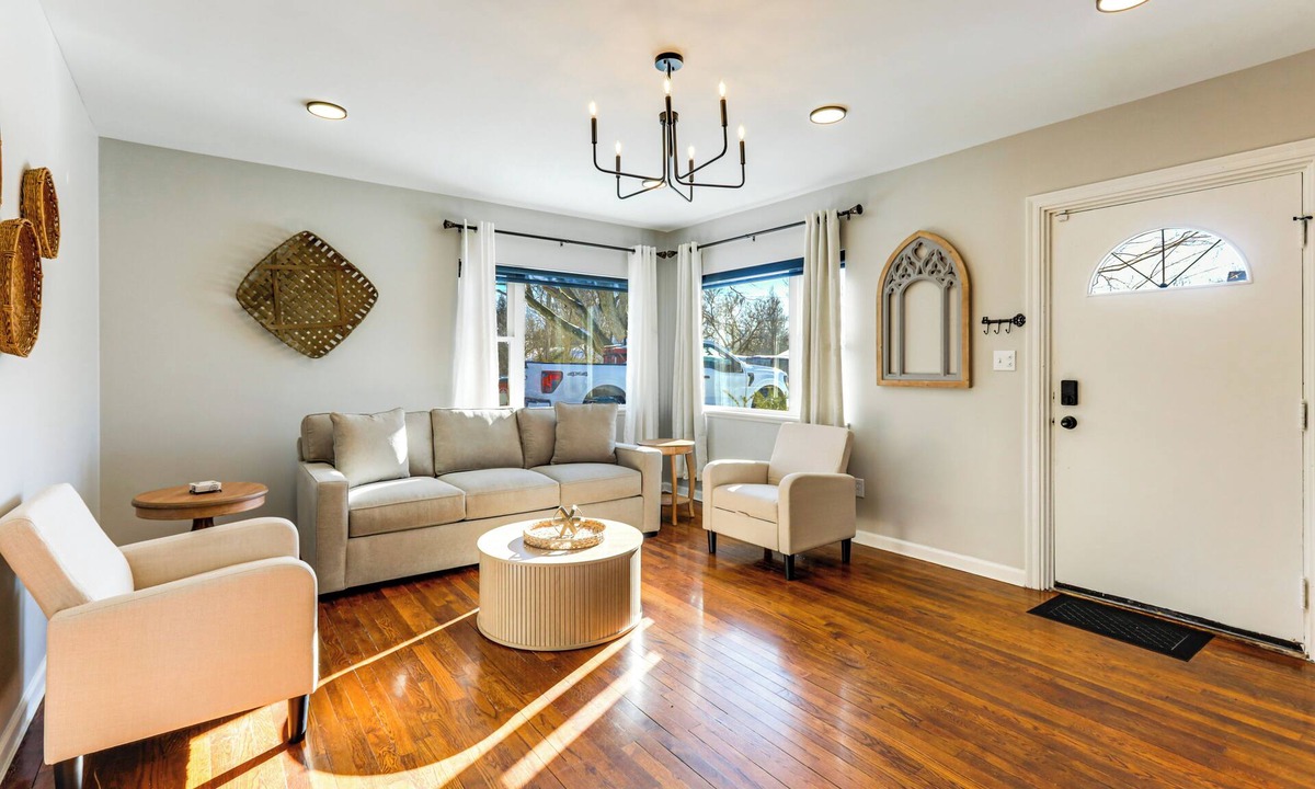 London House | Stay in the Heart of London! Walkable, Modern Home