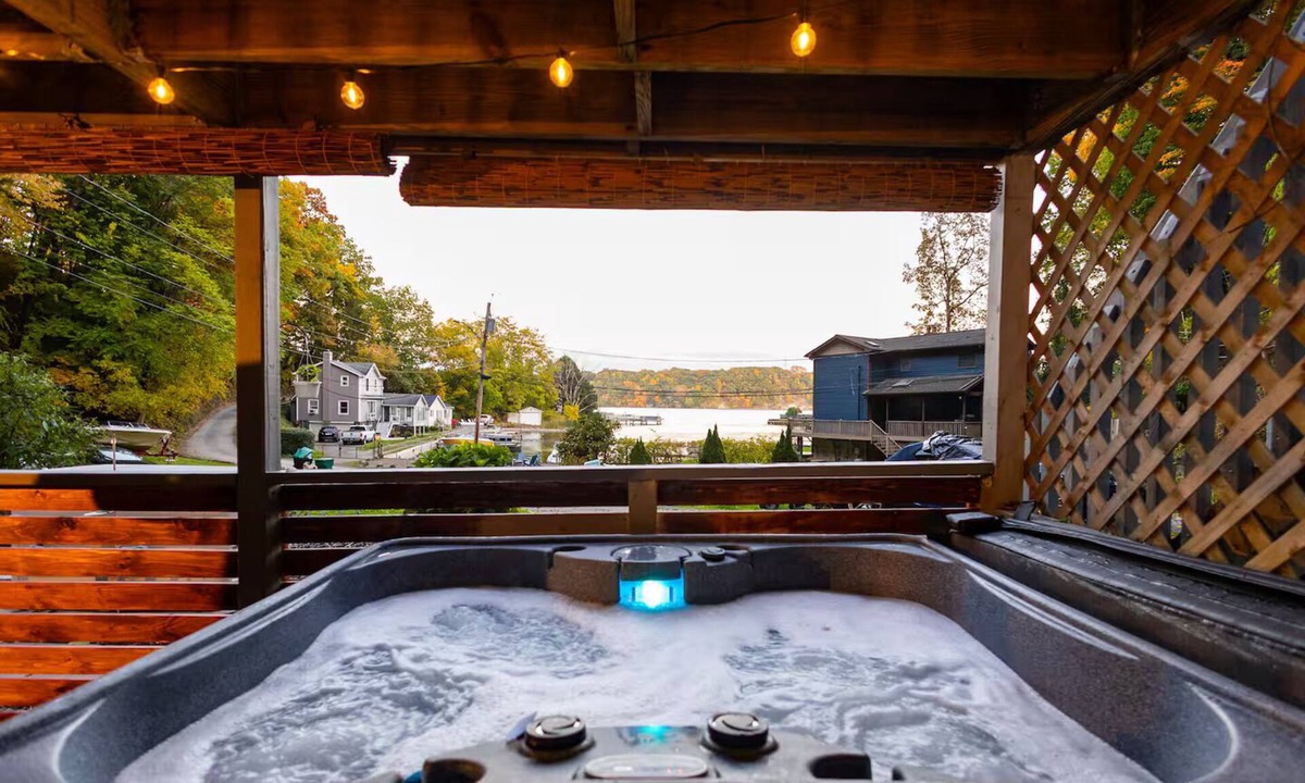 East Irondequoit Apartment | Stay on the Bay w/Hot Tub/lots of amenities !