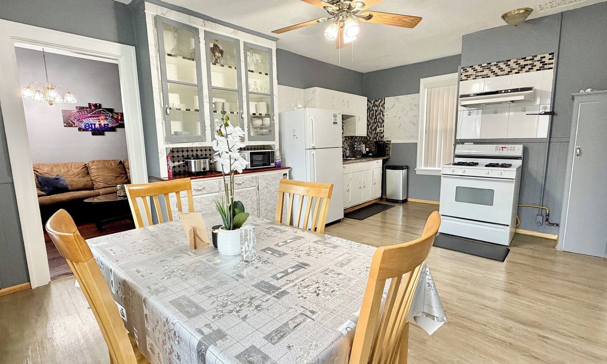 Front Park Apartment | Stay On The Edge: Canada Border + Downtown Buffalo