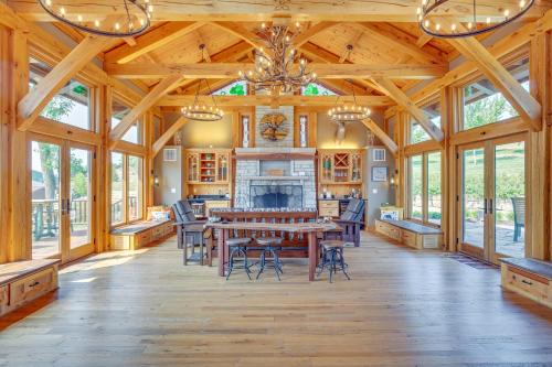 Excelsior Springs House | Stay & Sip: Group Ranch at Shamrock Hills Vineyard