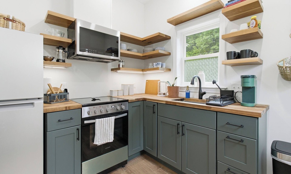 Lewiston Cottage | Steps from Bates College, Quiet & Beautiful Cottage Retreat with AC!