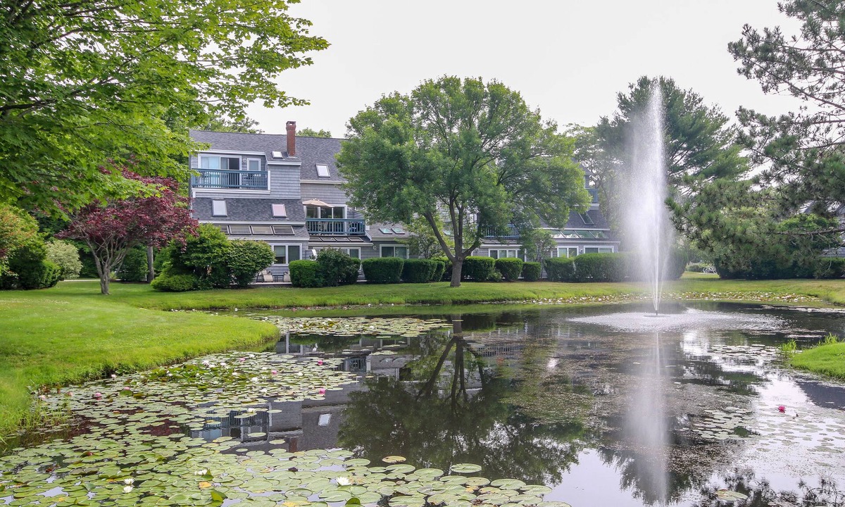 Ocean Park House | Steps to Beach, Pond View Ocean Park Meadows Condo with AC + Pool, Gym, Tennis