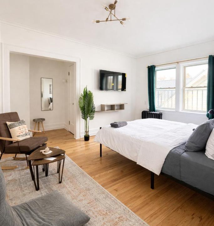 East Avenue Apartment | Studio in High FallsCozyTVKitchenDowntown