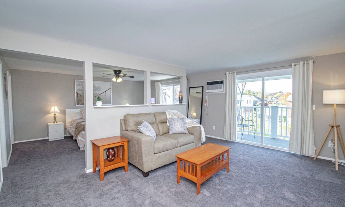 Kettering Apartment | Studio Neutral Chick - near Kettering hospital, Wright Patterson AFB and WSU