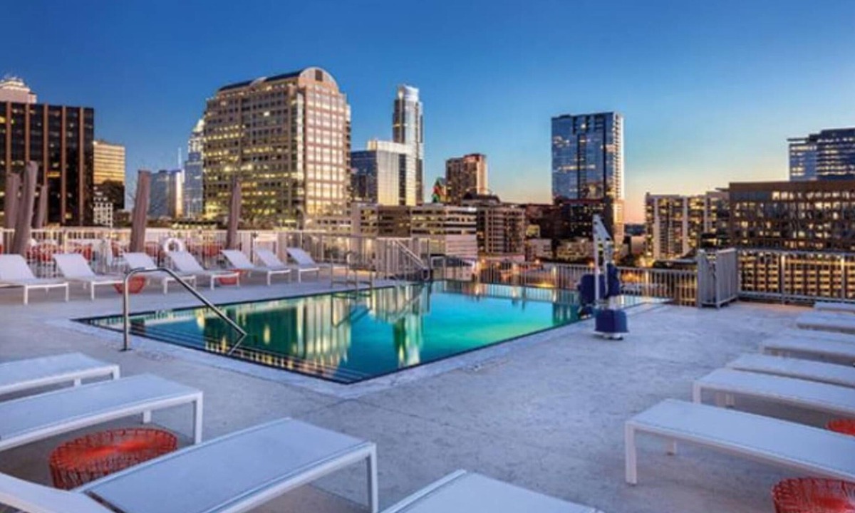 West End Condo | Studio unit/Austin - Full Kitchen, W/D, Rooftop Pool, & More!