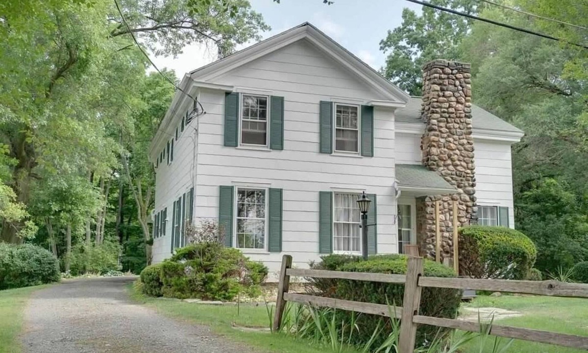 Trumansburg House | Stunning Finger Lakes Farmhouse. Conveniently located near Ithaca.