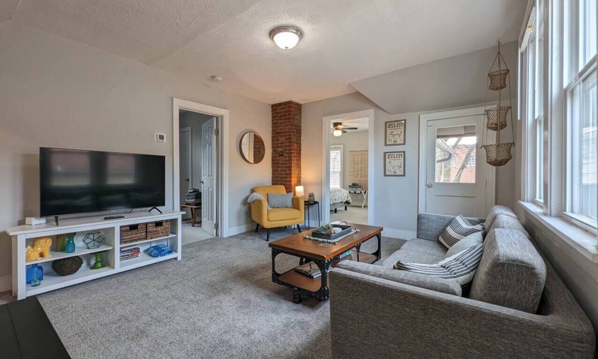 Ohio City House | Stylish 2BR Ohio City Retreat: Near West Side Market, Breweries, & Downtown