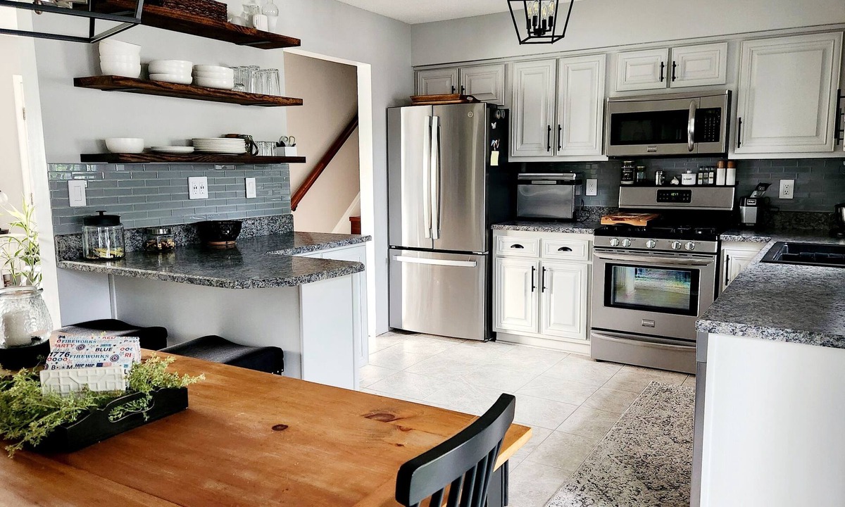 Erie House | Stylish and Spacious 3 bedroom home located 3.4 mi from downtown Erie, PA
