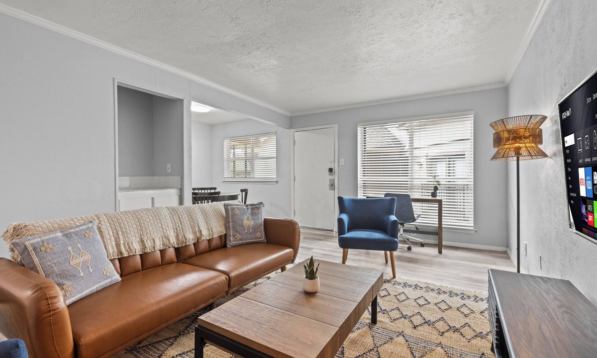 Dallas Apartment | Stylish & Comfy | King Bed | Near Love Field | DT