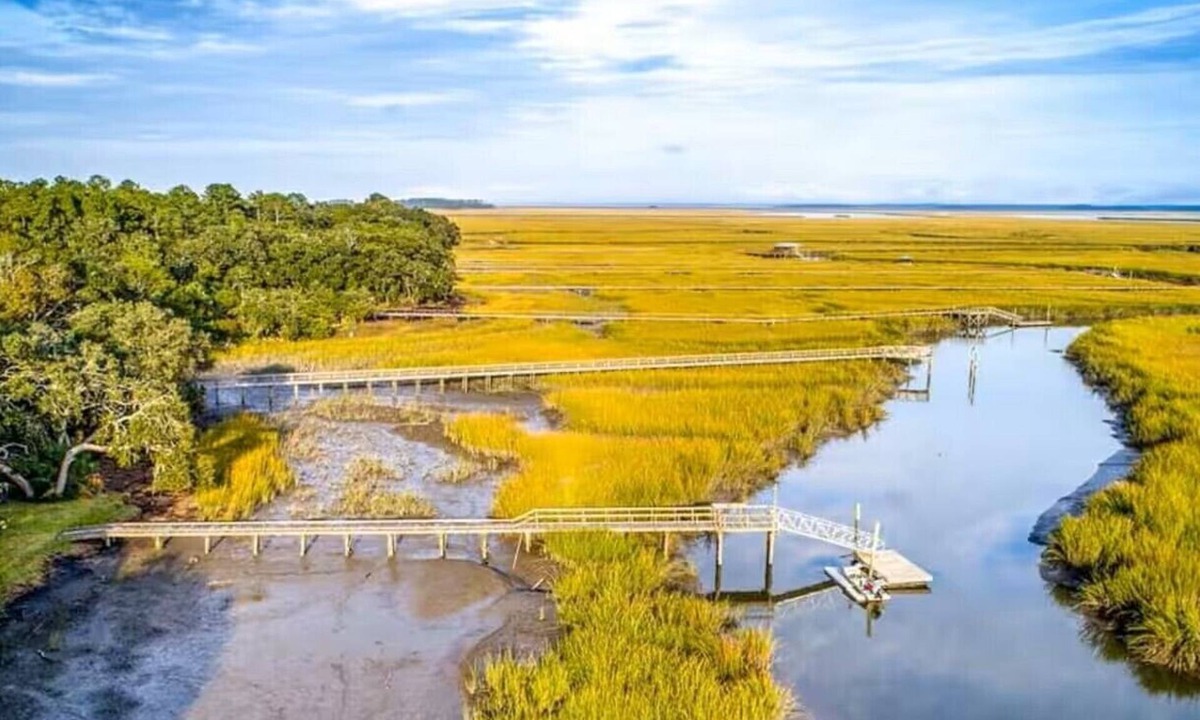Meridian House | Stylish Marsh Retreat on Deep Water Creek