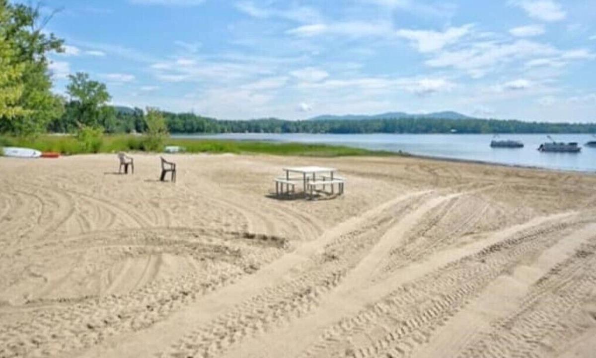 Fryeburg House | Summer Lake House with Mooring