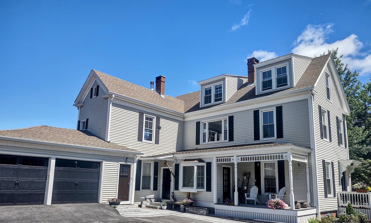 South Portland Apartment | Summer long stay rental. 5 minutes to Portlands Old Port!