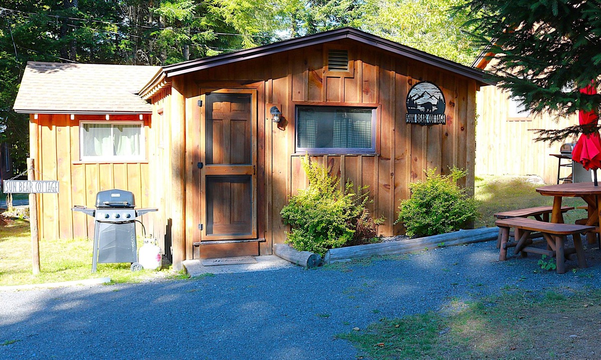 Inlet Cabin | Sun Bear Cabin at The Bears Cottages
