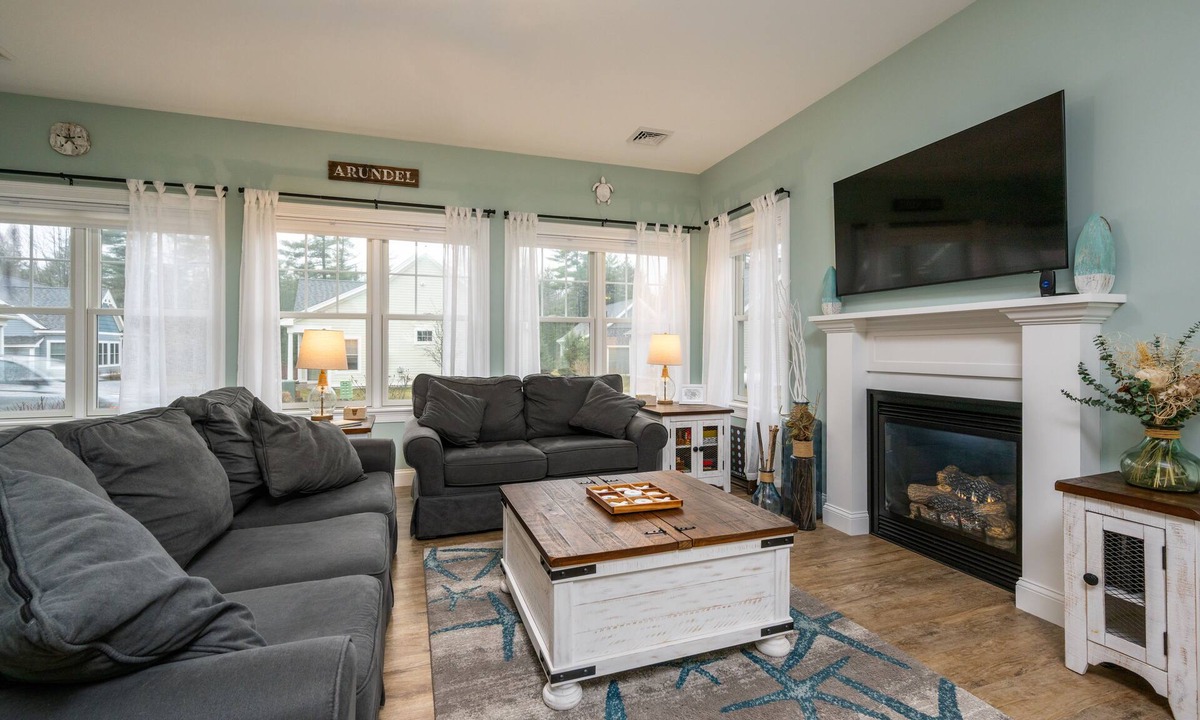 Arundel Cottage | Sunkissed cottage, heated pools, club house, game room, 15 mins to local beaches