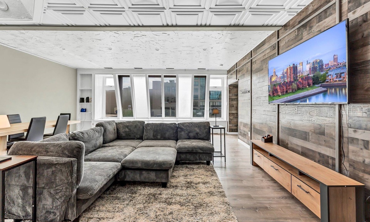 Downtown Buffalo Apartment | Sunlit Serenity on Pearl: 2-BR in Downtown Buffalo