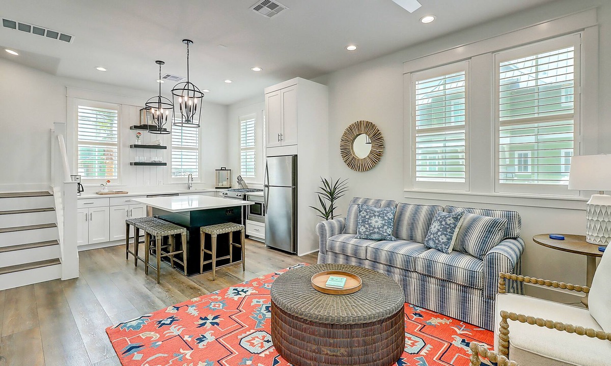 Port Aransas Cabin | Sunny house by the beach with pool, adorned modern furnishings & balcony seating