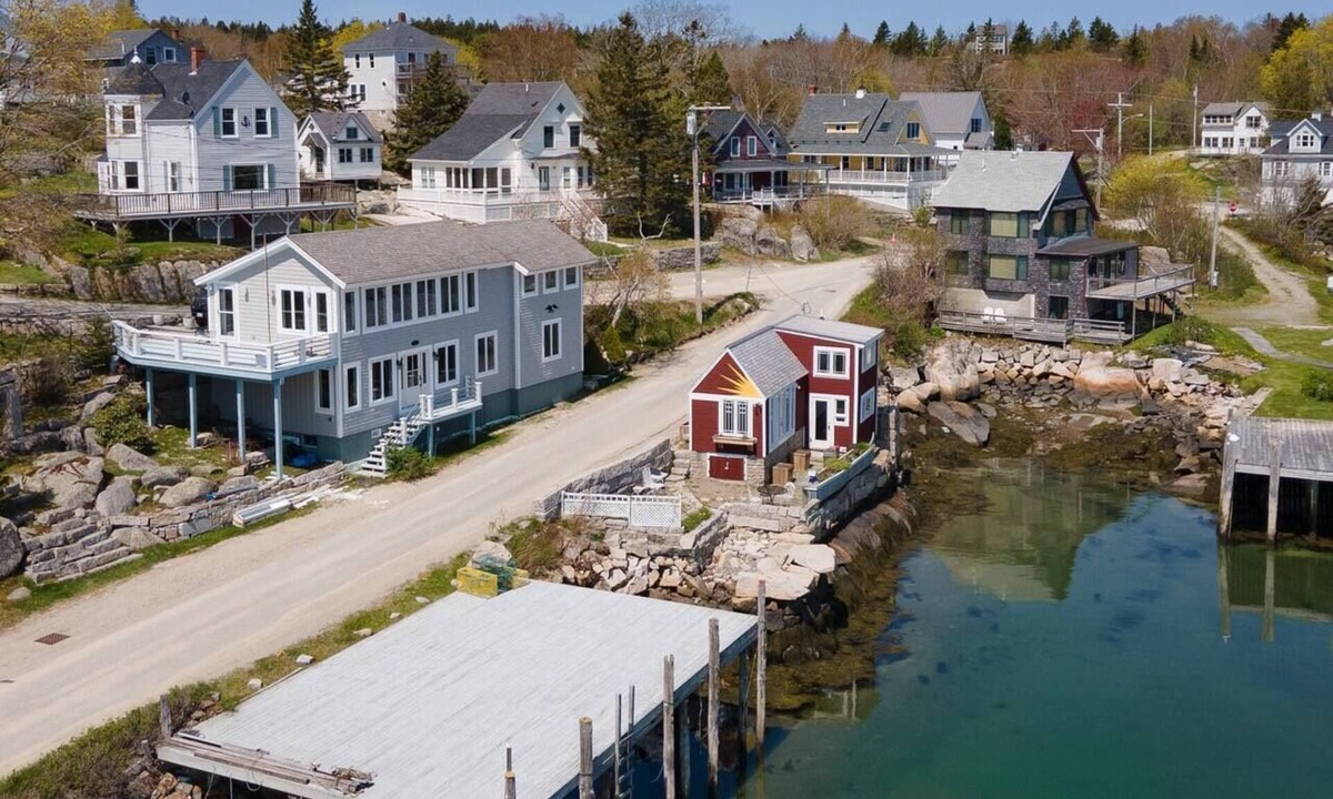 Stonington Cabin | Sunrise Shanty- Small Seaside Cottage