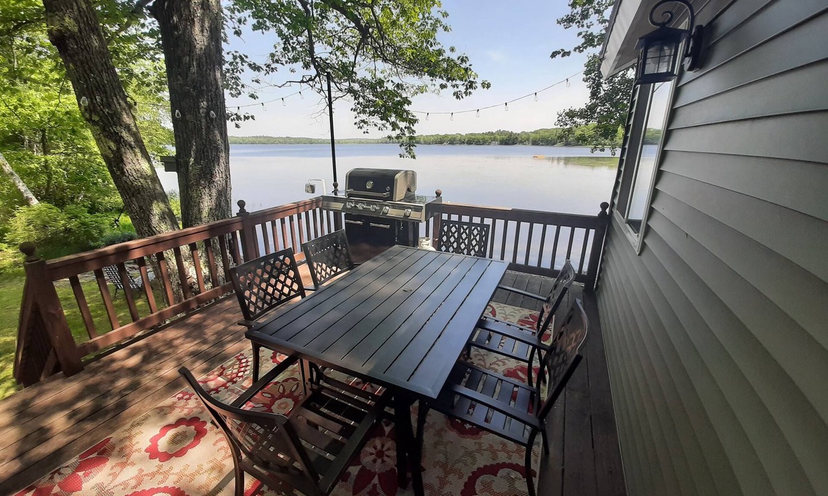 East Corinth Cabin | Sunrise Views Cabin with AC, Game Room & Bar