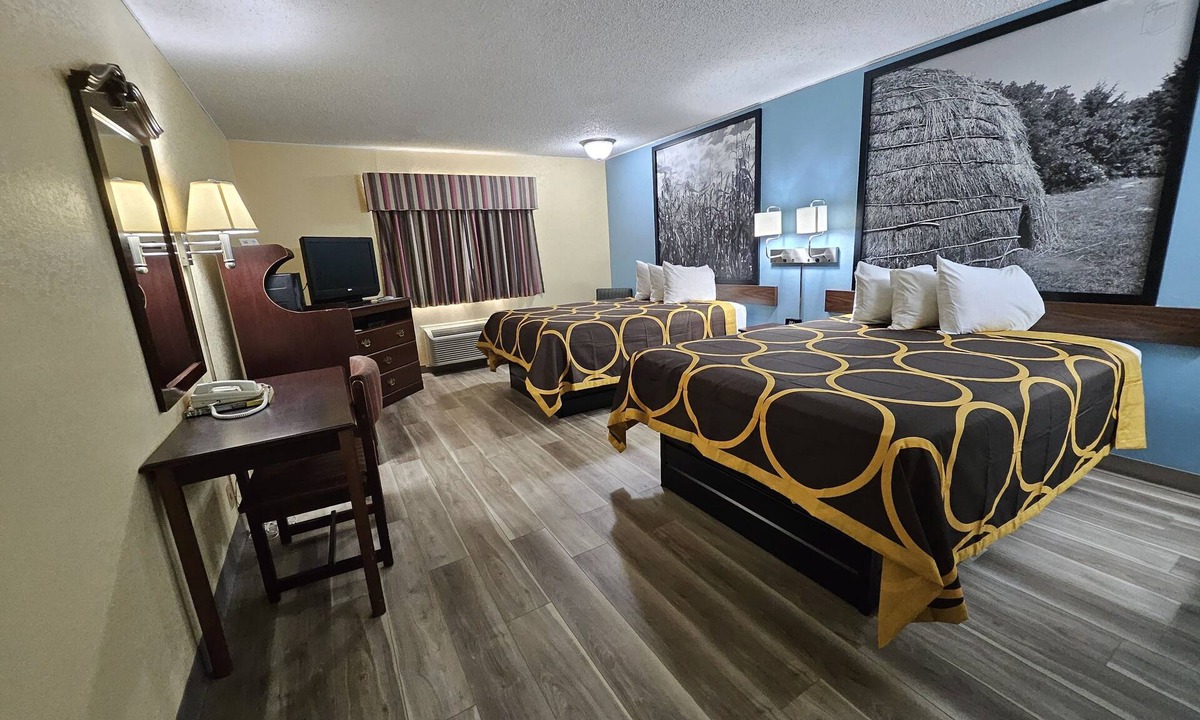 Clinton Hotel | Super 8 by Wyndham Clinton