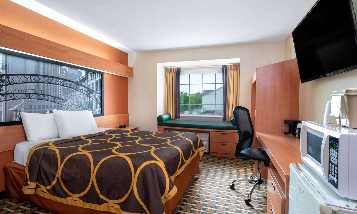 Columbus Hotel | Super 8 by Wyndham Columbus West