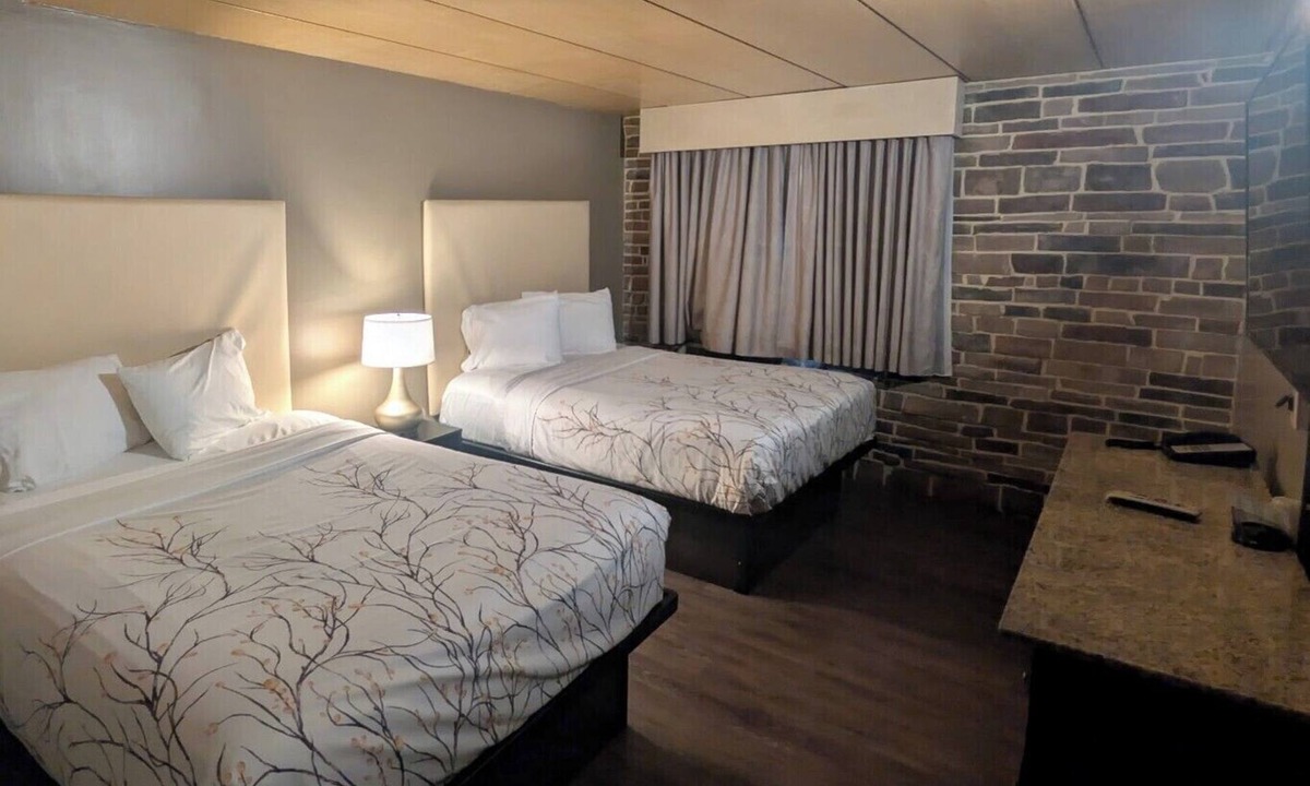 Queens Hotel | Surfside Motel