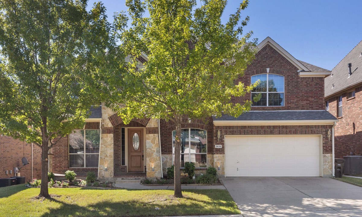 Keller House | TCH - Spacious 4bd/3.5ba in Fort Worth with Office
