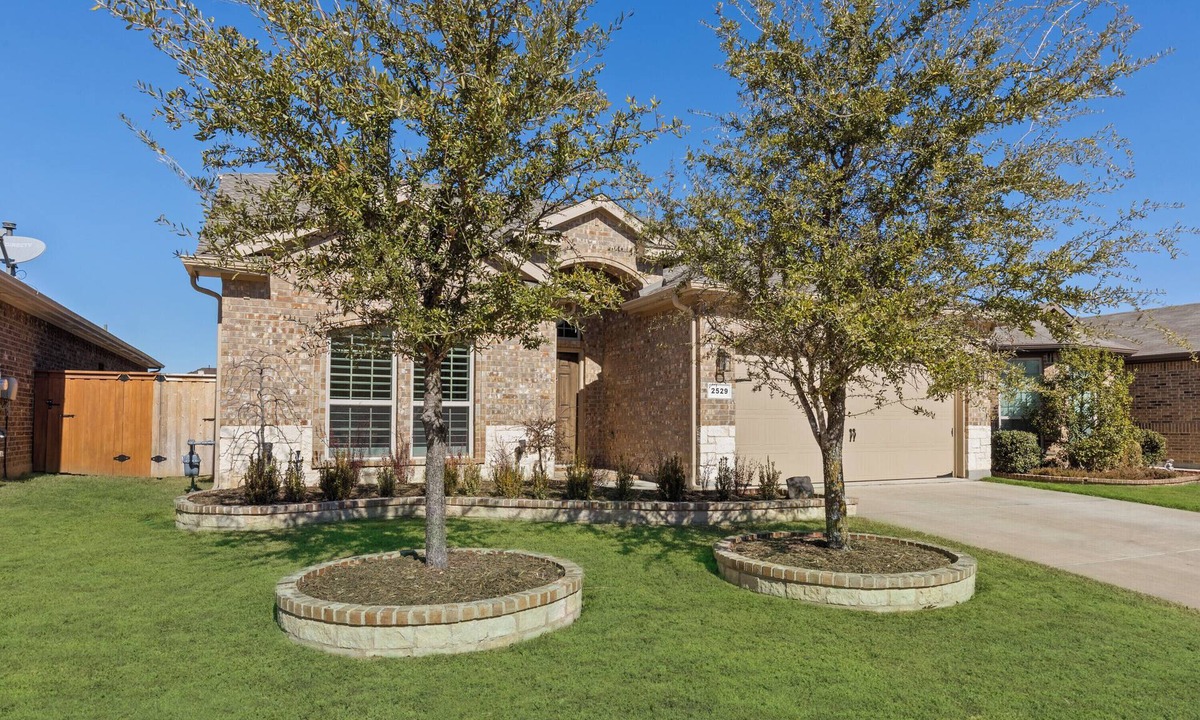 Keller House | TCH - Spacious 4bd/3ba home in Fort Worth w/Office