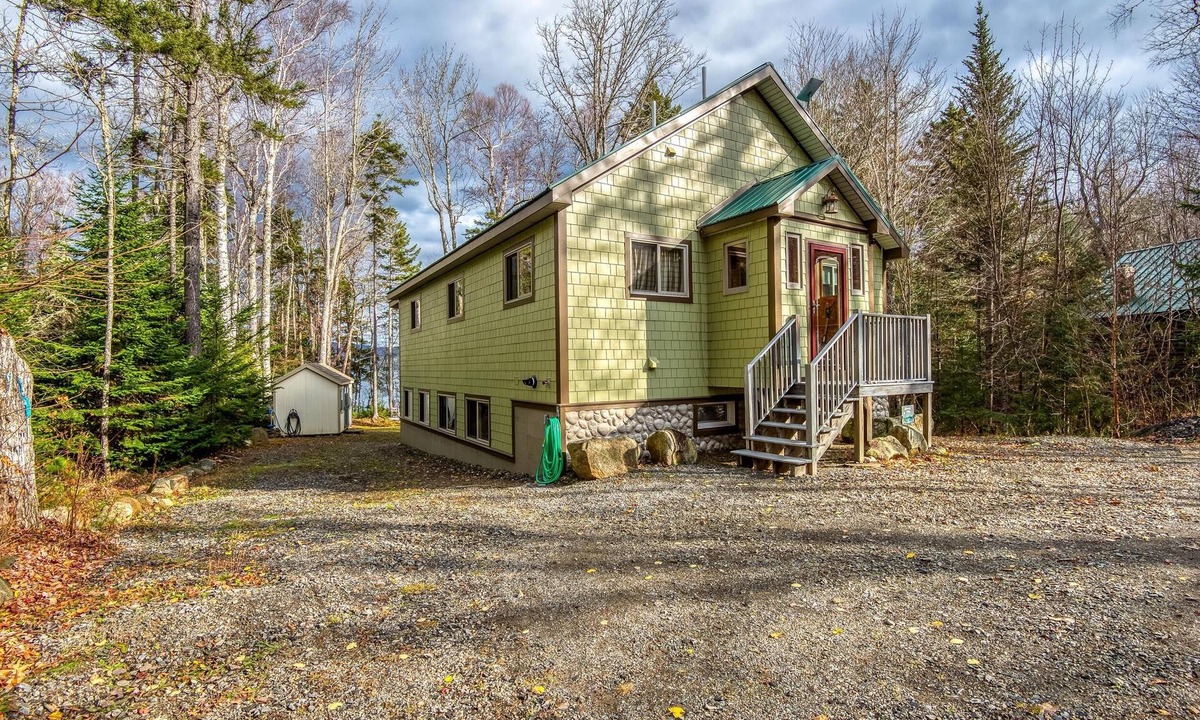 Rangeley Plantation House | The 4 Seasons on Mooselookmeguntic Lake with dock, mooring, 4 kayaks, fire pit, and pet friendly!