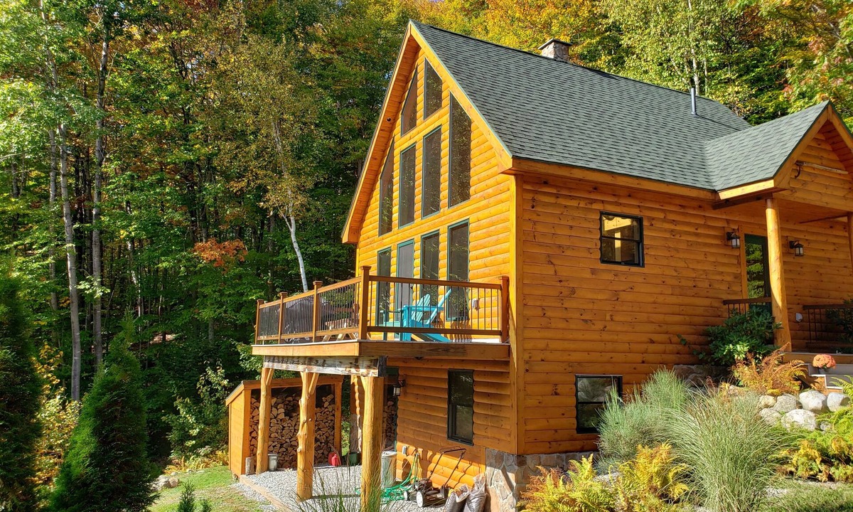 Sunday River Area House | The Artist's Cabin at Powder Ridge Overlooking Sunday River SKI PARKING PASS