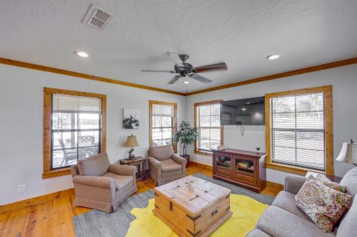 Edom House | ‘The Bird’ Cabin Peaceful Refuge in East Texas