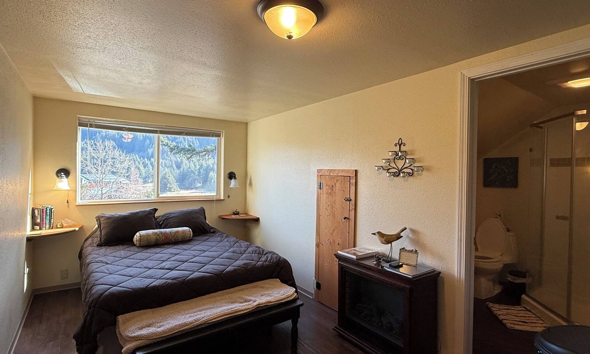 Seldovia Apartment | The Bird's Nest Studio Apt! Second floor, studio apartment in Seldovia, AK