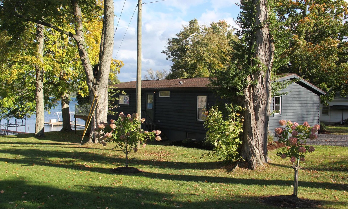 Town of Jerusalem Cabin | The Cabin- A Gorgeous Newly Renovated Waterfront Cabin