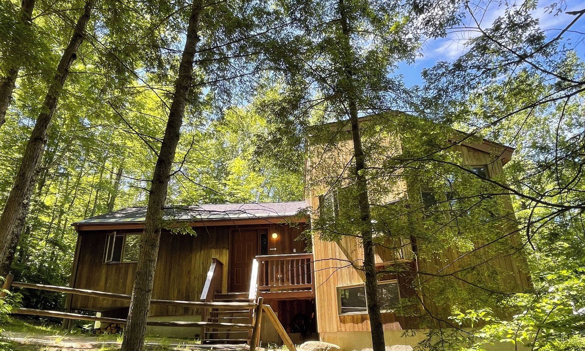 North Conway House | The Cabin at Crown Ridge, Nestled in the White Mountains of New Hampshire